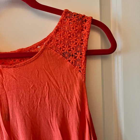 OLD NAVY Lace Neck Tank Top - Picture 2 of 4